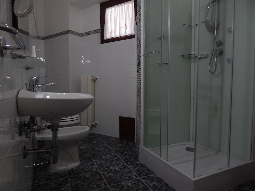 Hotel Il Platano Ottana Стая снимка